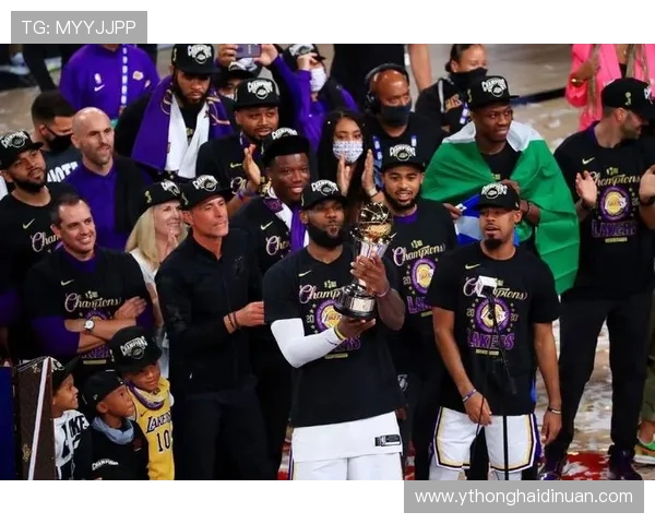 詹姆斯带领湖人逆转获胜 戴维斯关键时刻贡献双十数据