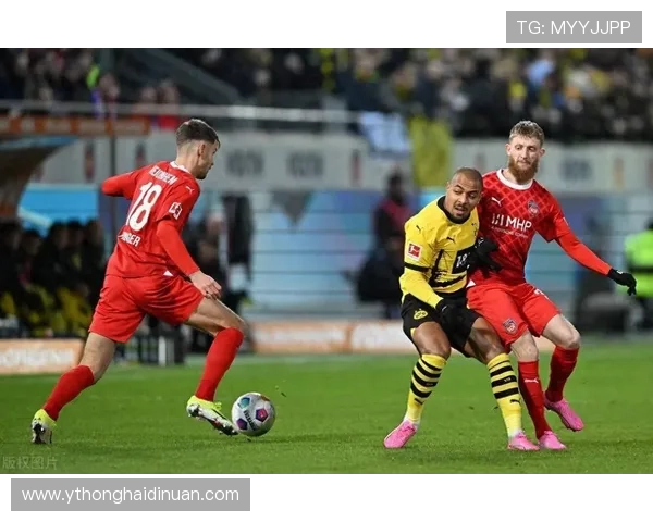 豪门鏖战焦点转会持续发酵联赛争冠格局迎来全新变数赛季走向重塑